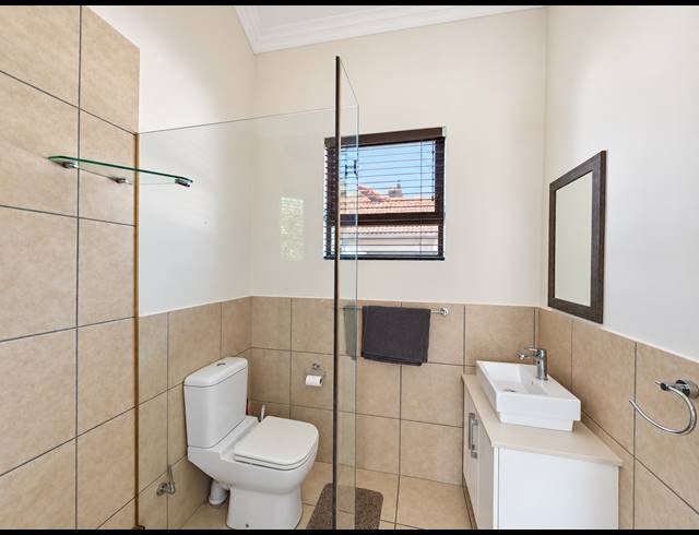 4 BEDROOM TOWNHOUSE TO LET IN BALLITO CENTRAL